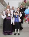 Norsk Festdrakt festdrakt med skjorte, belte og lenke i metall rosa-sort
